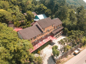 Centro Bajo Hotel & Resto